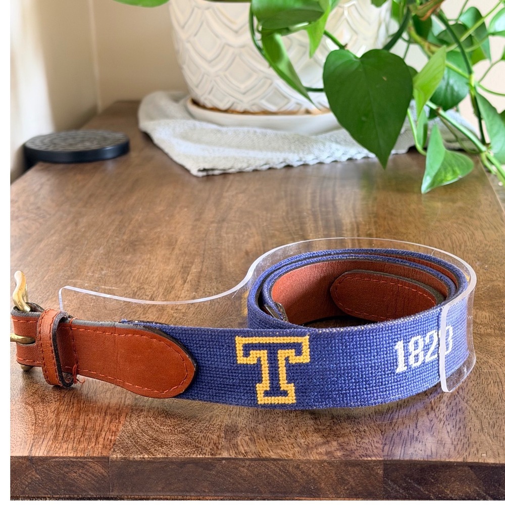 Smathers & Branson Trinity College Needlepoint Belt Blue Leather Mens 32 Preppy